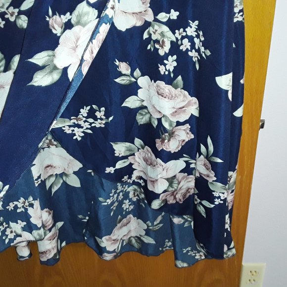 Women's Floral Faux Wrap Dress - Picture 2 of 6